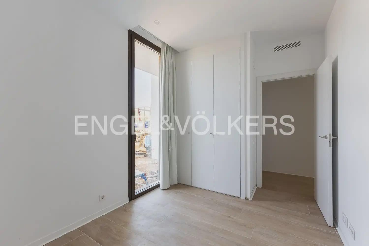 Villa/Maison Mitoyenne de 4 chambres à louer à Rocafort avec piscine garage - 2 600 € (Ref: 9925192)