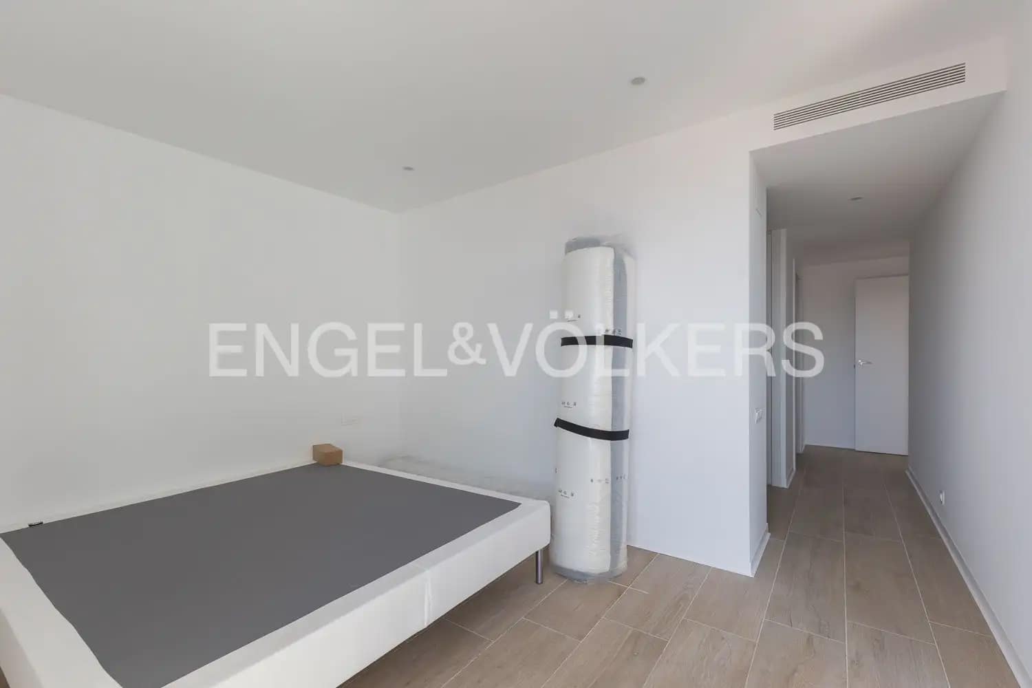 Villa/Maison Mitoyenne de 4 chambres à louer à Rocafort avec piscine garage - 2 600 € (Ref: 9925192)