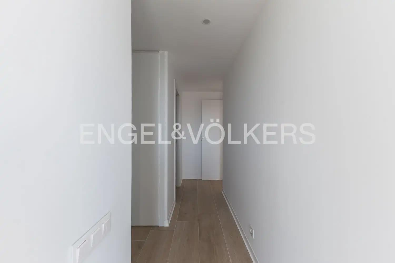 Villa/Maison Mitoyenne de 4 chambres à louer à Rocafort avec piscine garage - 2 600 € (Ref: 9925192)