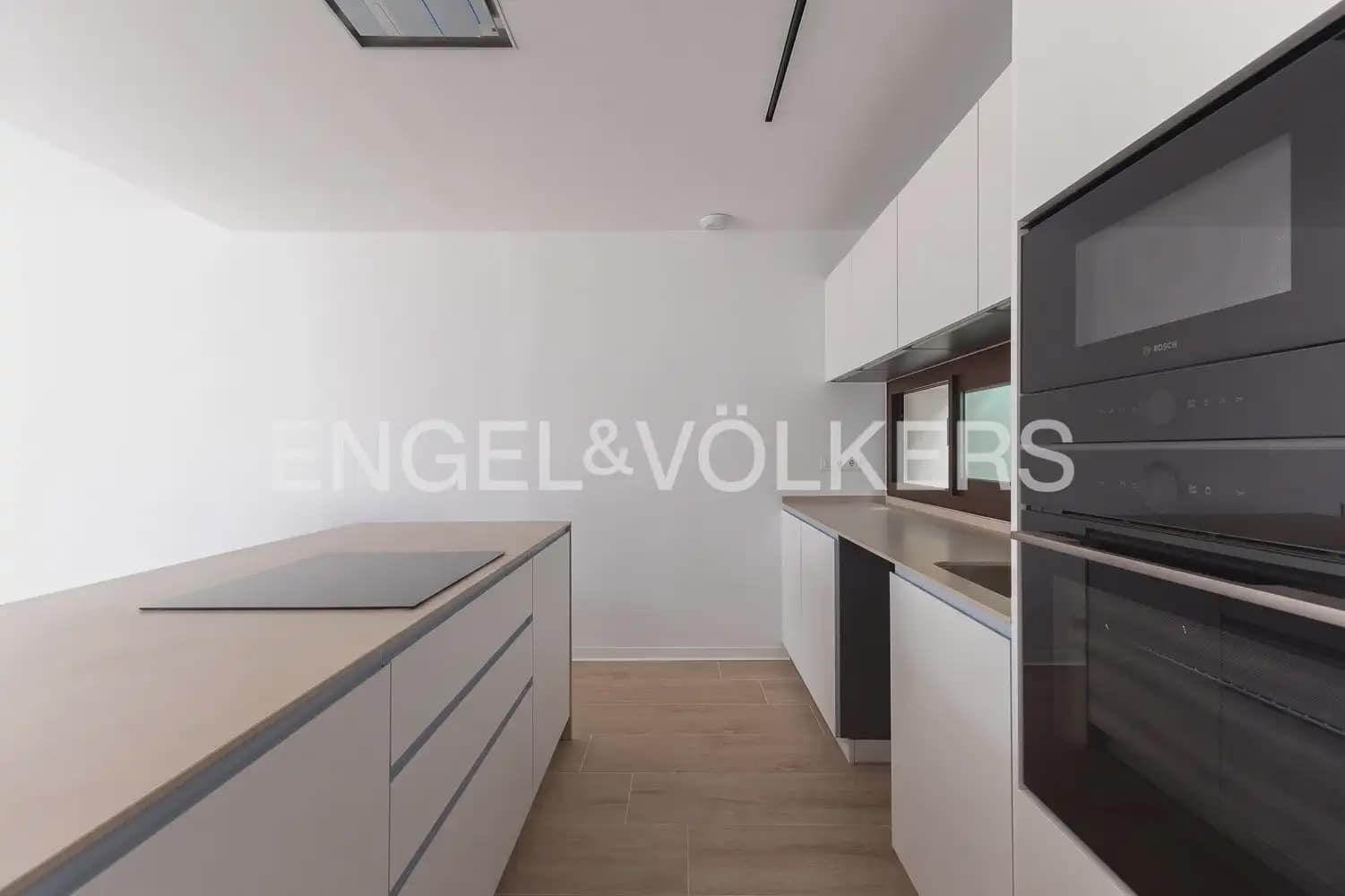 Villa/Maison Mitoyenne de 4 chambres à louer à Rocafort avec piscine garage - 2 600 € (Ref: 9925192)