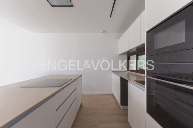 Villa/Maison Mitoyenne de 4 chambres à louer à Rocafort avec piscine garage - 2 600 € (Ref: 9925192)