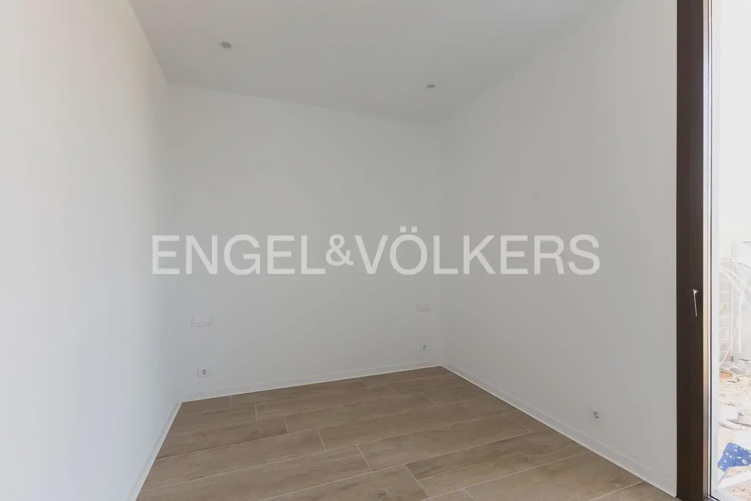 Villa/Maison Mitoyenne de 4 chambres à louer à Rocafort avec piscine garage - 2 600 € (Ref: 9925192)