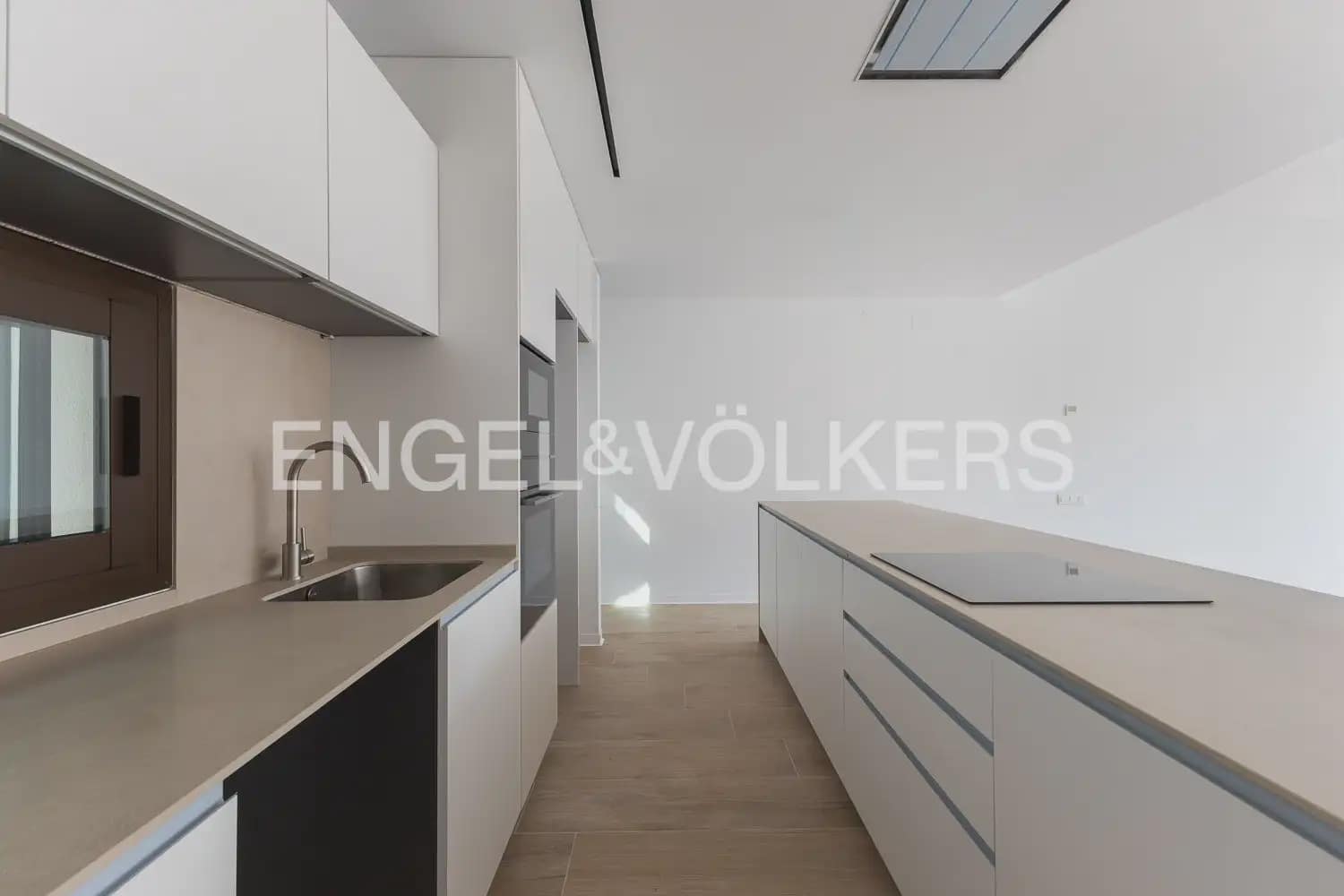 Villa/Maison Mitoyenne de 4 chambres à louer à Rocafort avec piscine garage - 2 600 € (Ref: 9925192)