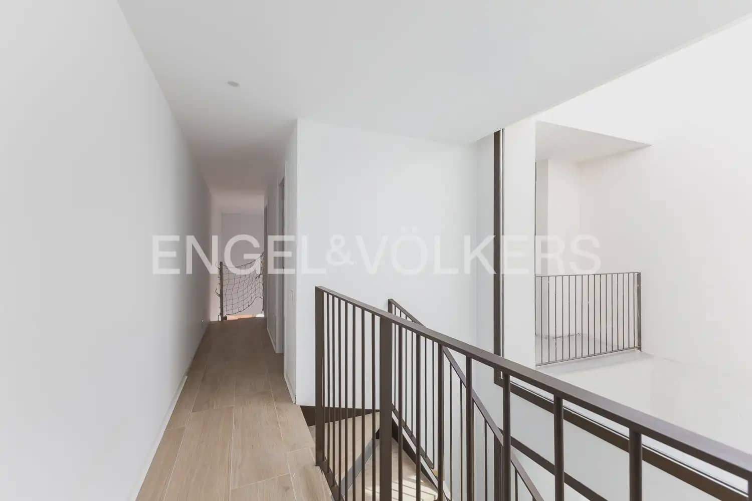 Villa/Maison Mitoyenne de 4 chambres à louer à Rocafort avec piscine garage - 2 600 € (Ref: 9925192)