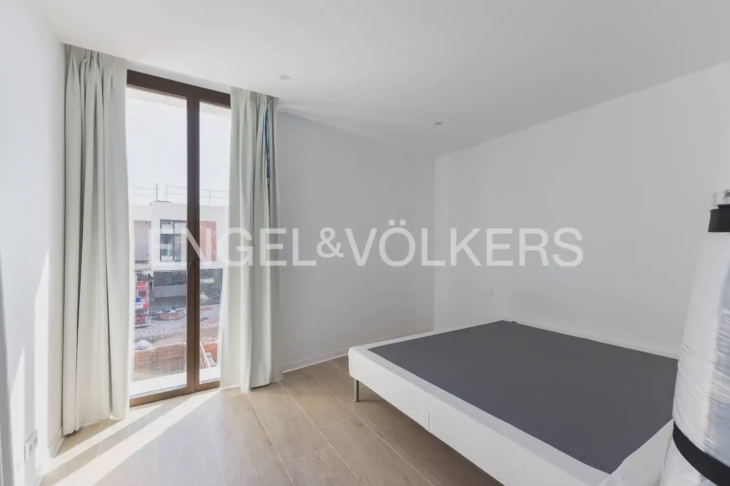 Villa/Maison Mitoyenne de 4 chambres à louer à Rocafort avec piscine garage - 2 600 € (Ref: 9925192)