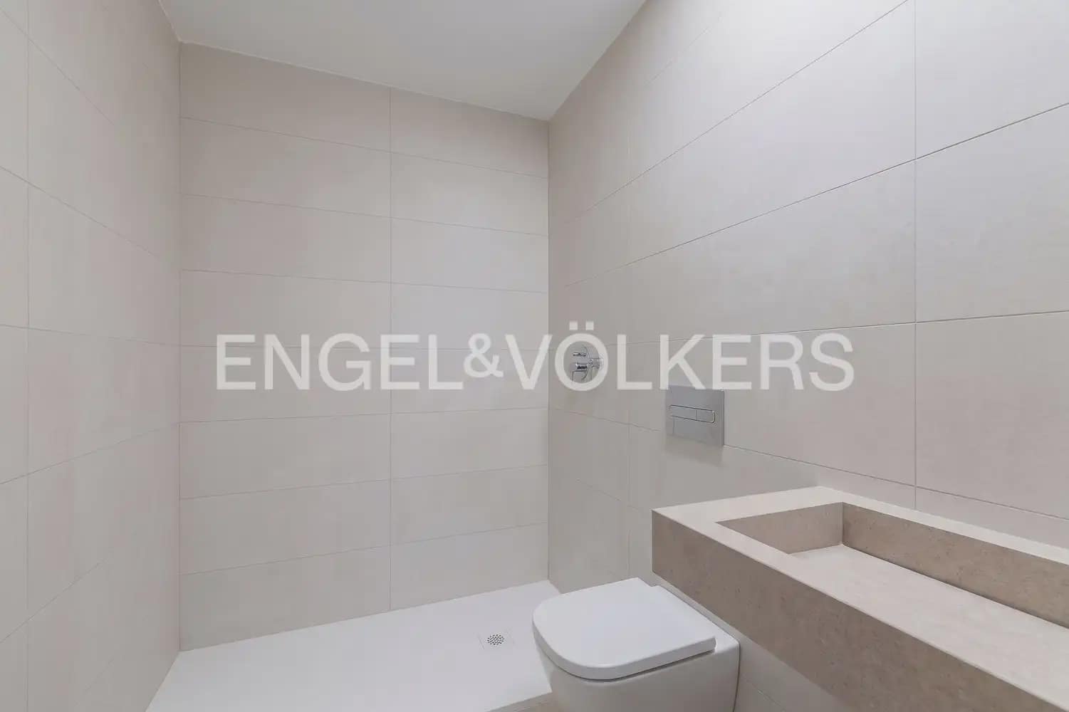 Villa/Maison Mitoyenne de 4 chambres à louer à Rocafort avec piscine garage - 2 600 € (Ref: 9925192)