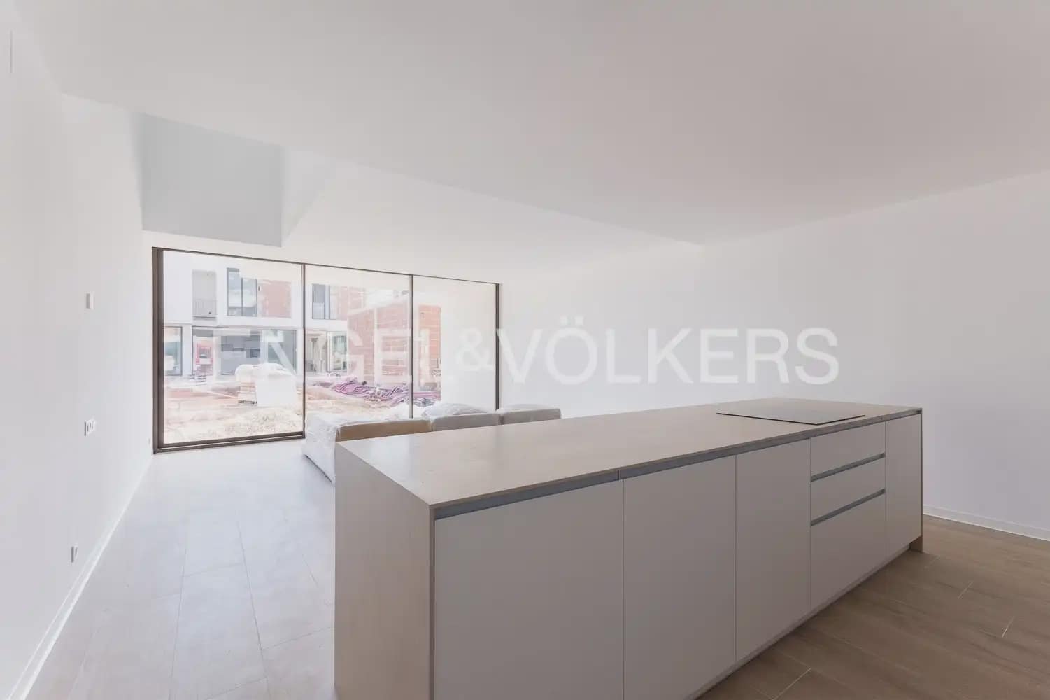 Villa/Maison Mitoyenne de 4 chambres à louer à Rocafort avec piscine garage - 2 600 € (Ref: 9925192)