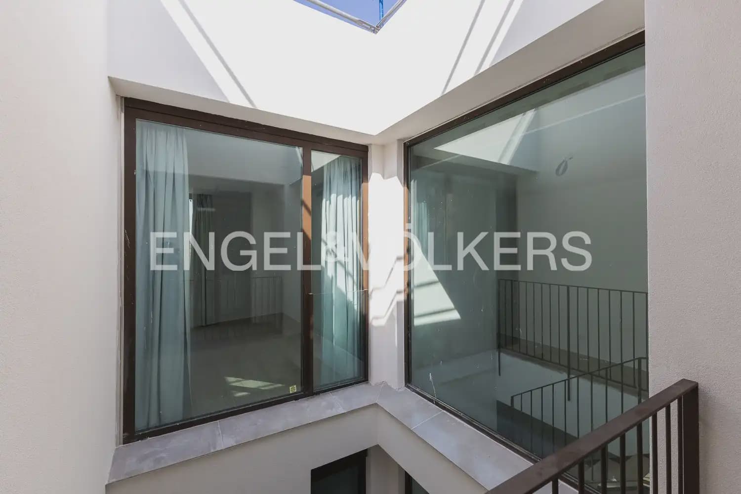 Villa/Maison Mitoyenne de 4 chambres à louer à Rocafort avec piscine garage - 2 600 € (Ref: 9925192)