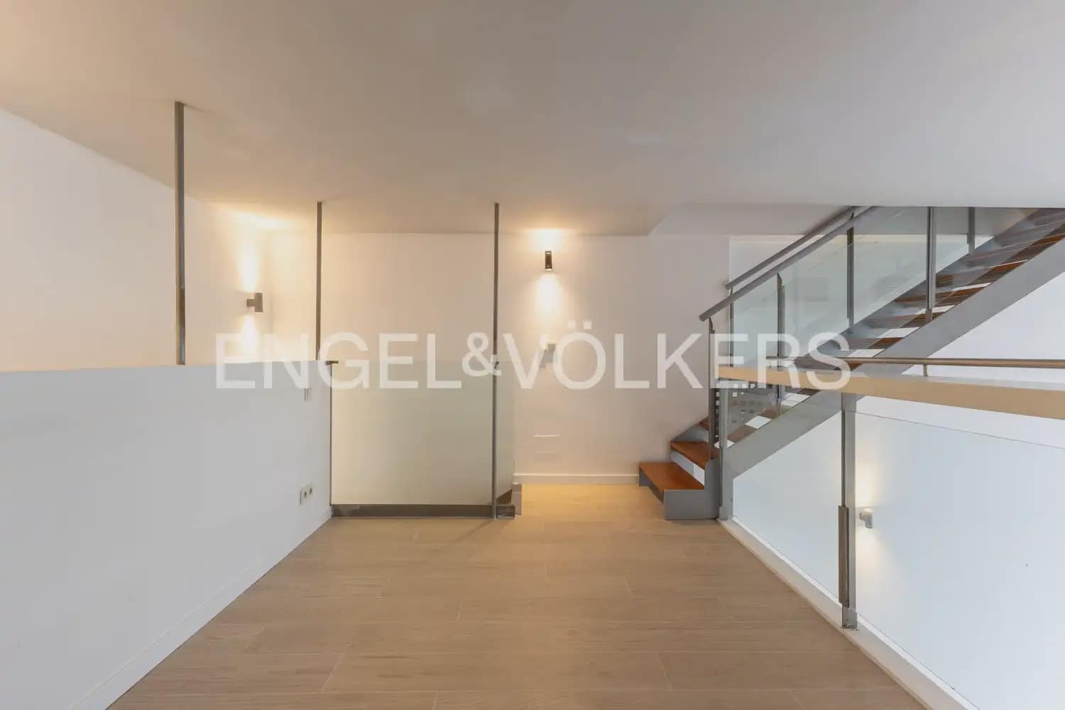 1 bedroom Flat for rent in Xirivella with pool garage - € 1,200 (Ref: 9926340)