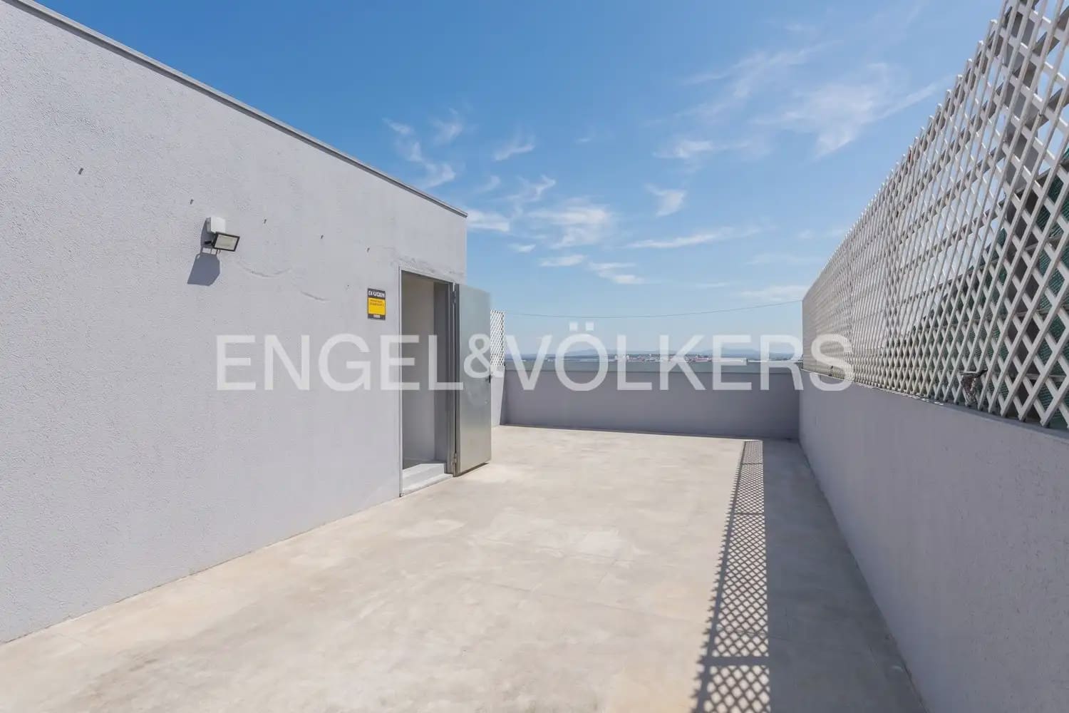 1 bedroom Flat for rent in Xirivella with pool garage - € 1,200 (Ref: 9926340)