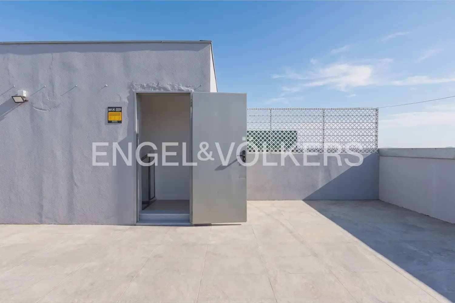 1 bedroom Flat for rent in Xirivella with pool garage - € 1,200 (Ref: 9926340)