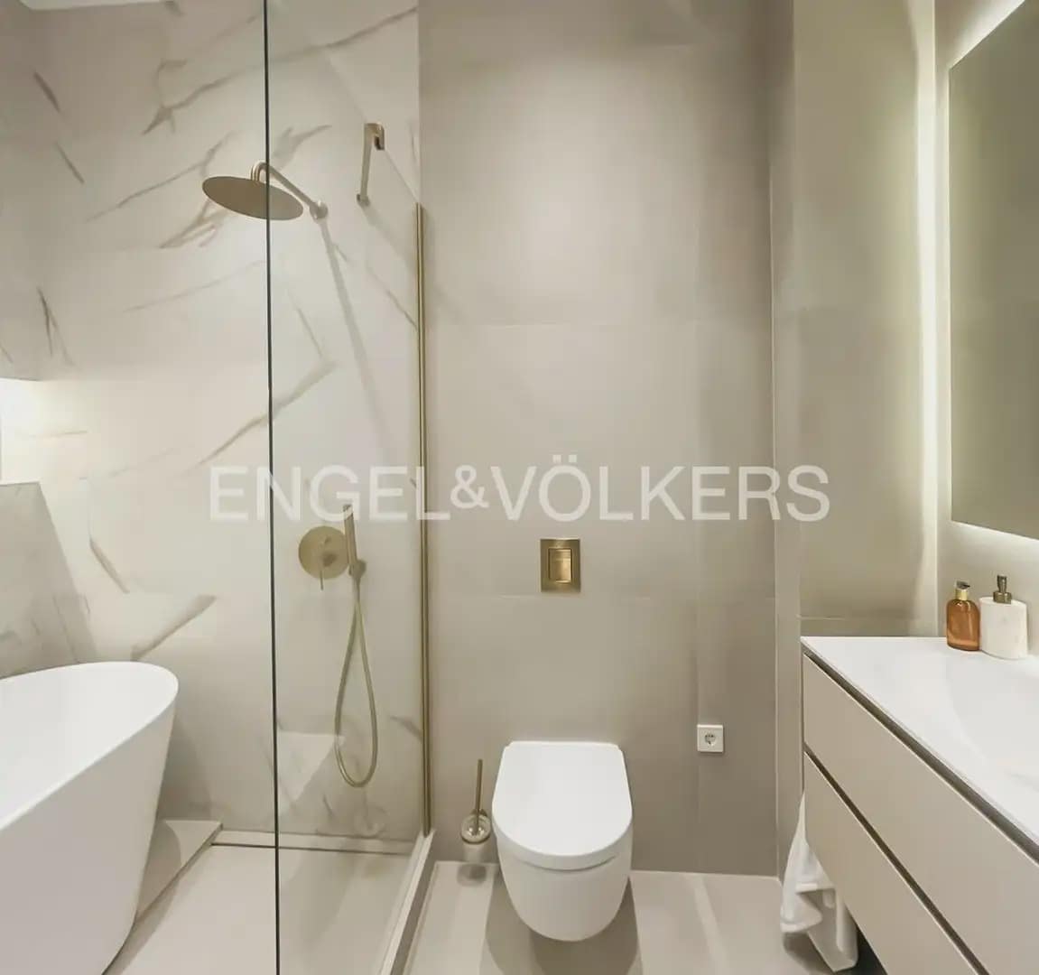 1 quarto Apartamento para arrendar em Valencia cidade - 1 700 € (Ref: 9926343)