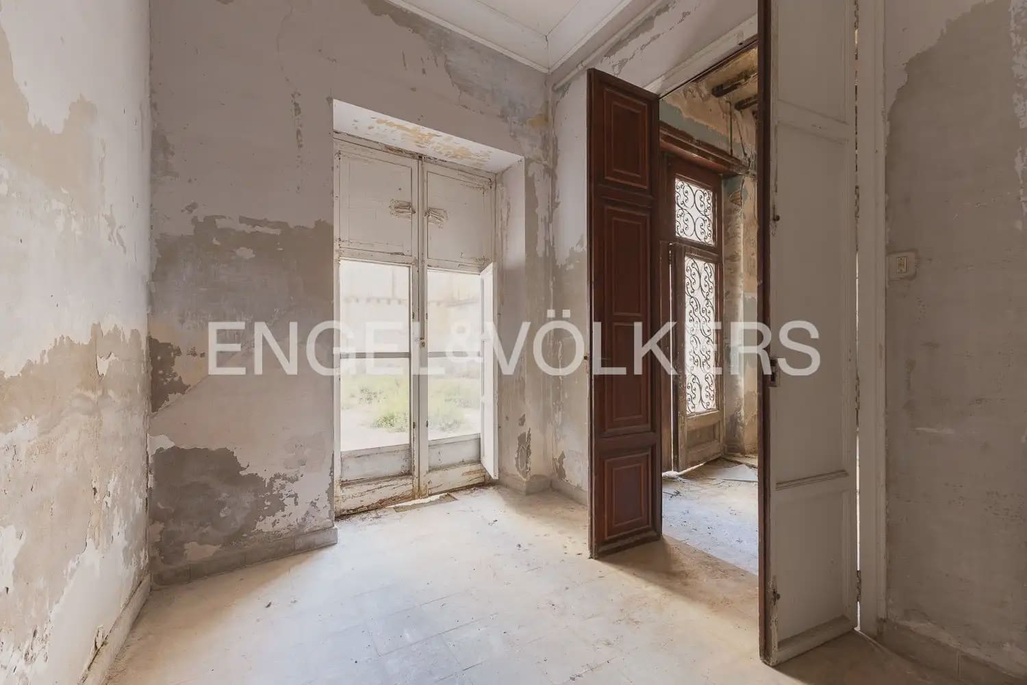 10 bedroom Townhouse for sale in Sueca - € 350,000 (Ref: 9926345)