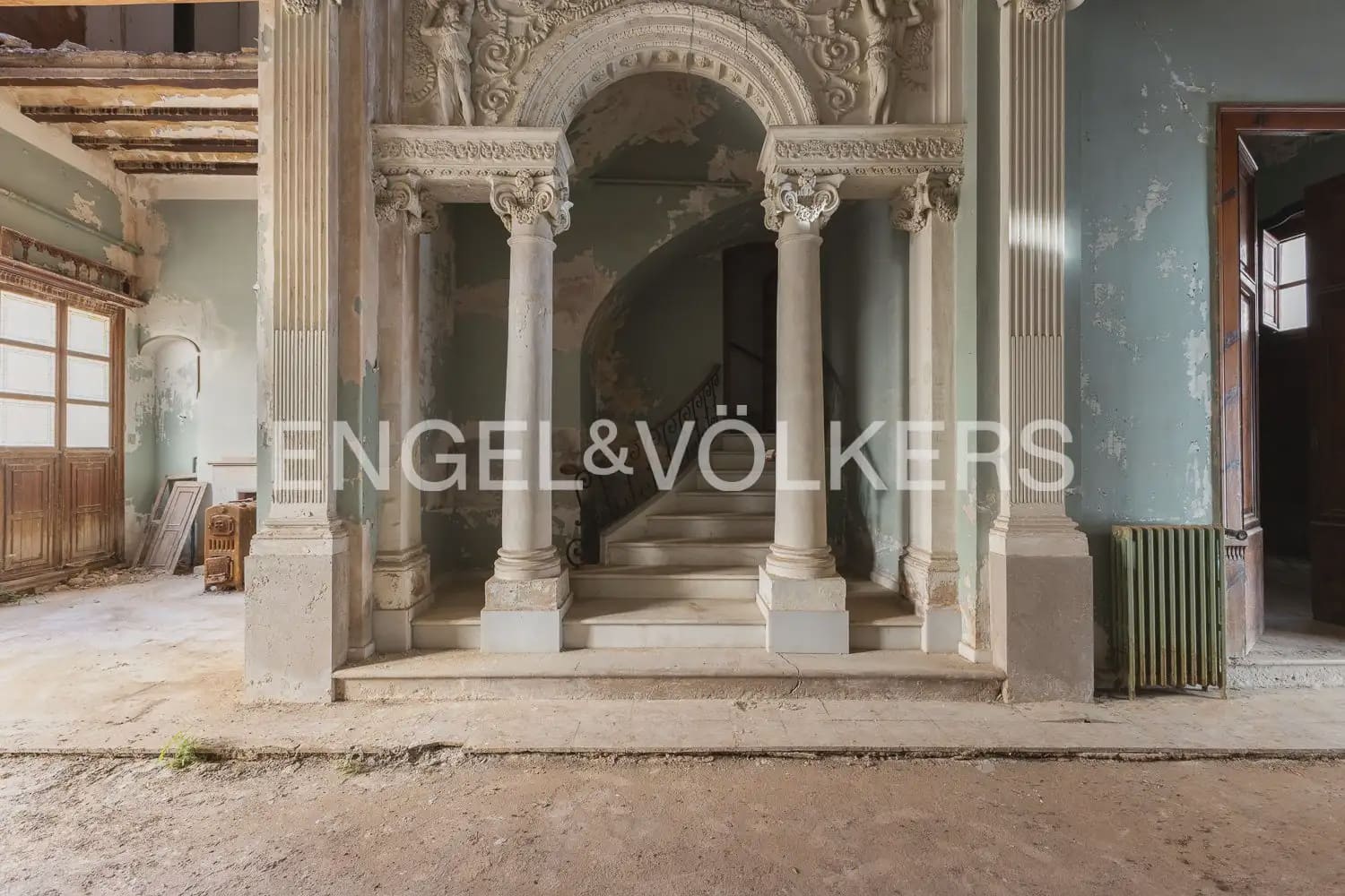10 bedroom Townhouse for sale in Sueca - € 350,000 (Ref: 9926345)