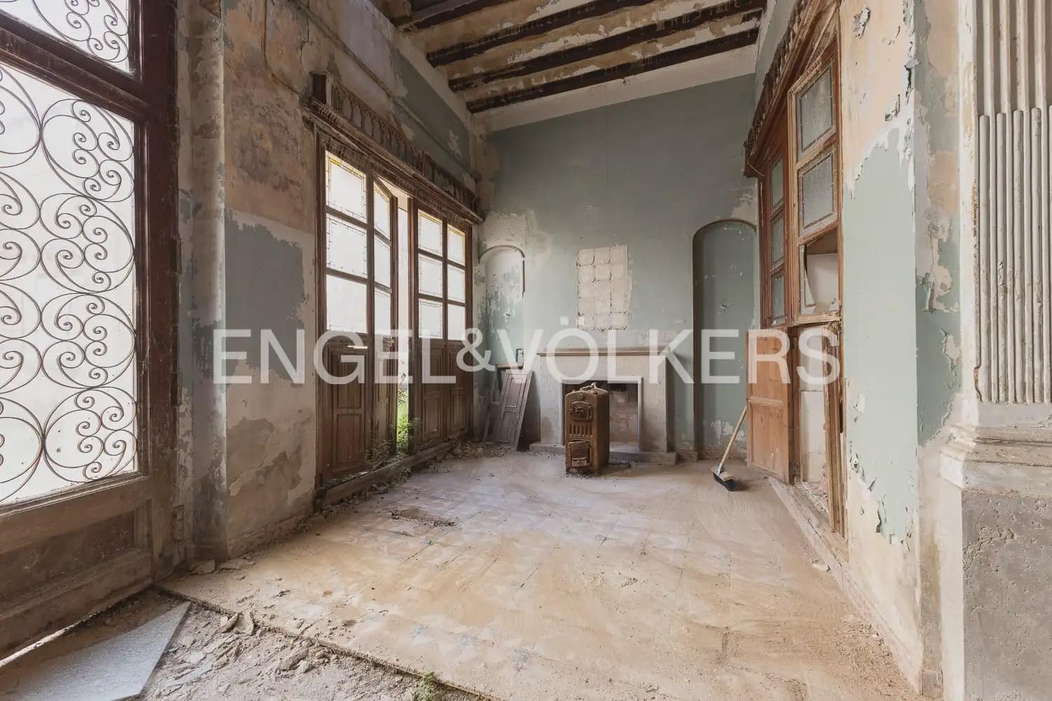 10 bedroom Townhouse for sale in Sueca - € 350,000 (Ref: 9926345)