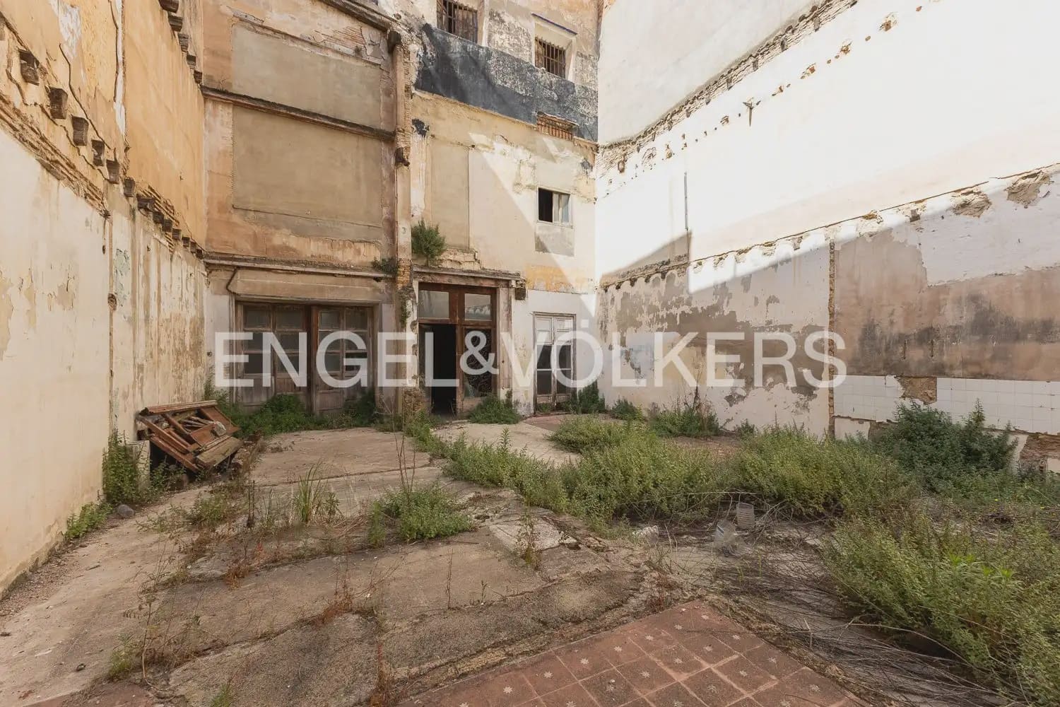 10 bedroom Townhouse for sale in Sueca - € 350,000 (Ref: 9926345)