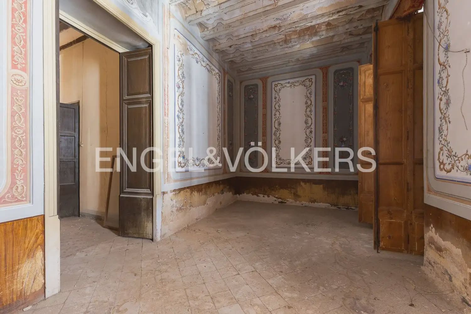 10 bedroom Townhouse for sale in Sueca - € 350,000 (Ref: 9926345)