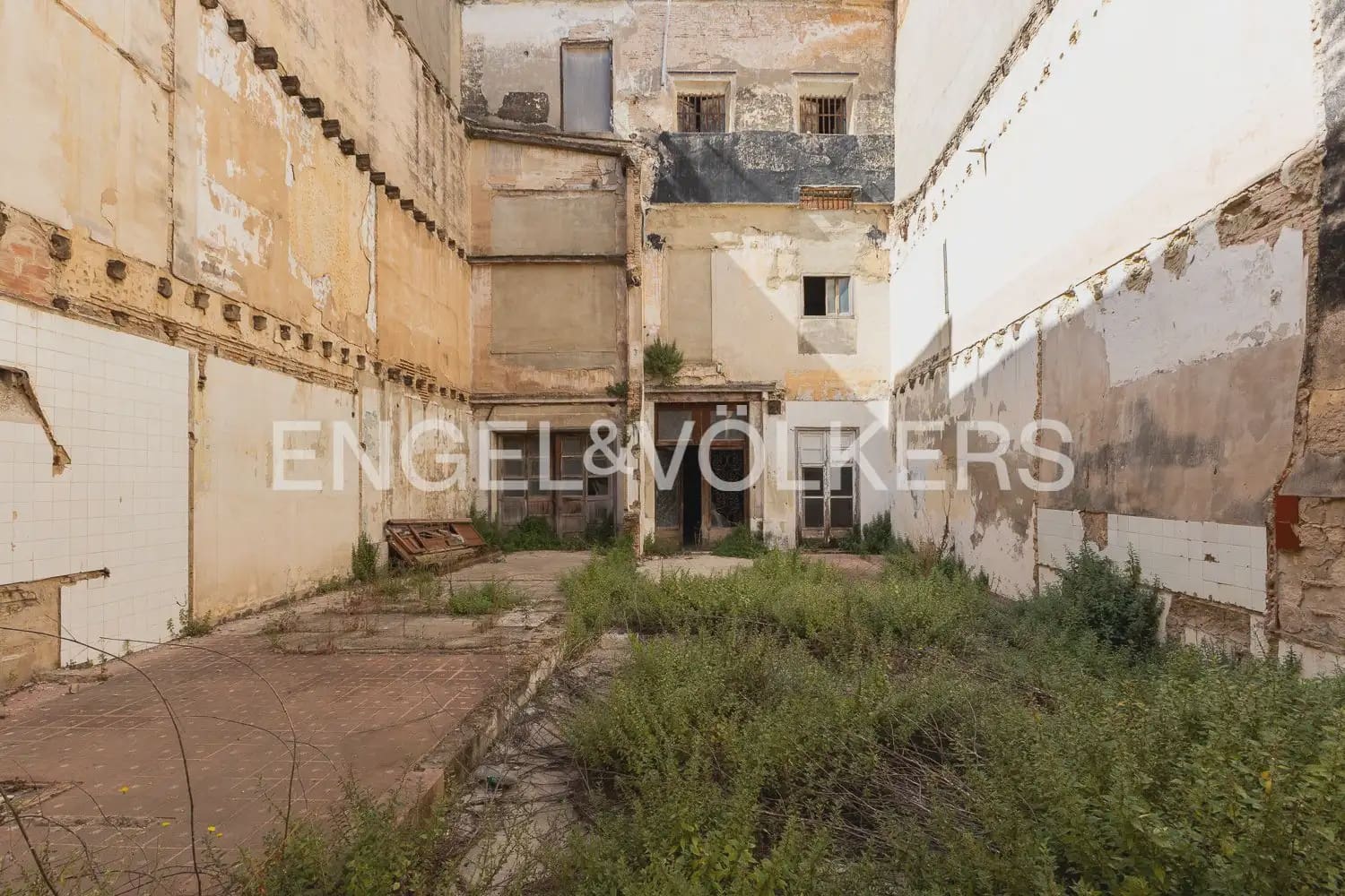 10 bedroom Townhouse for sale in Sueca - € 350,000 (Ref: 9926345)