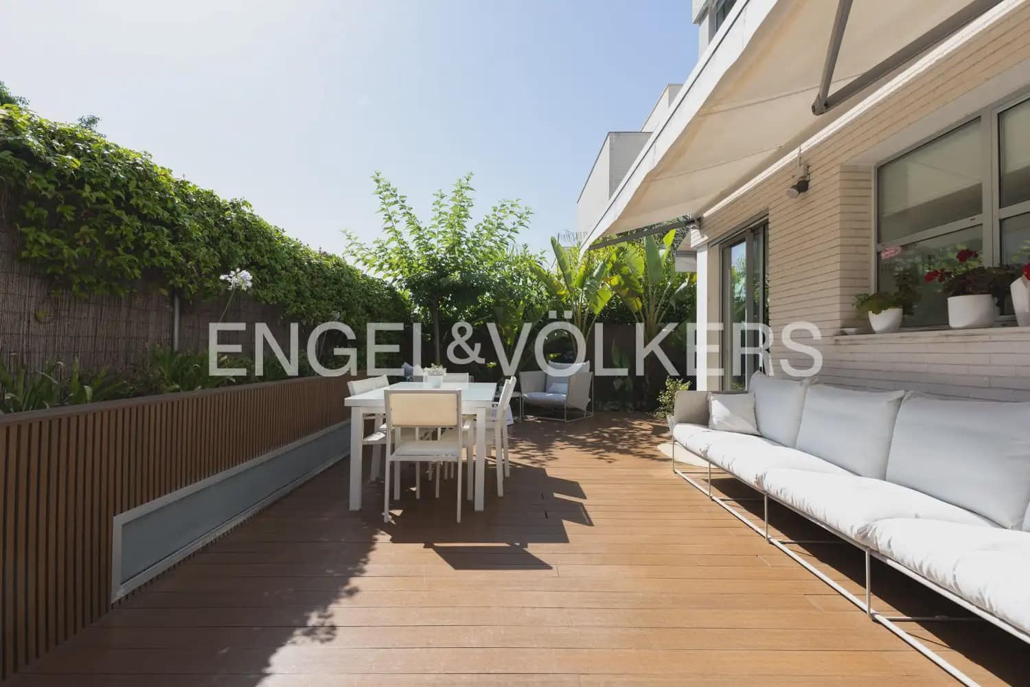 5 bedroom Villa for sale in Godella with pool garage - € 855,000 (Ref: 9927790)