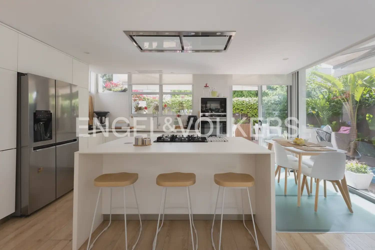 5 bedroom Villa for sale in Godella with pool garage - € 855,000 (Ref: 9927790)