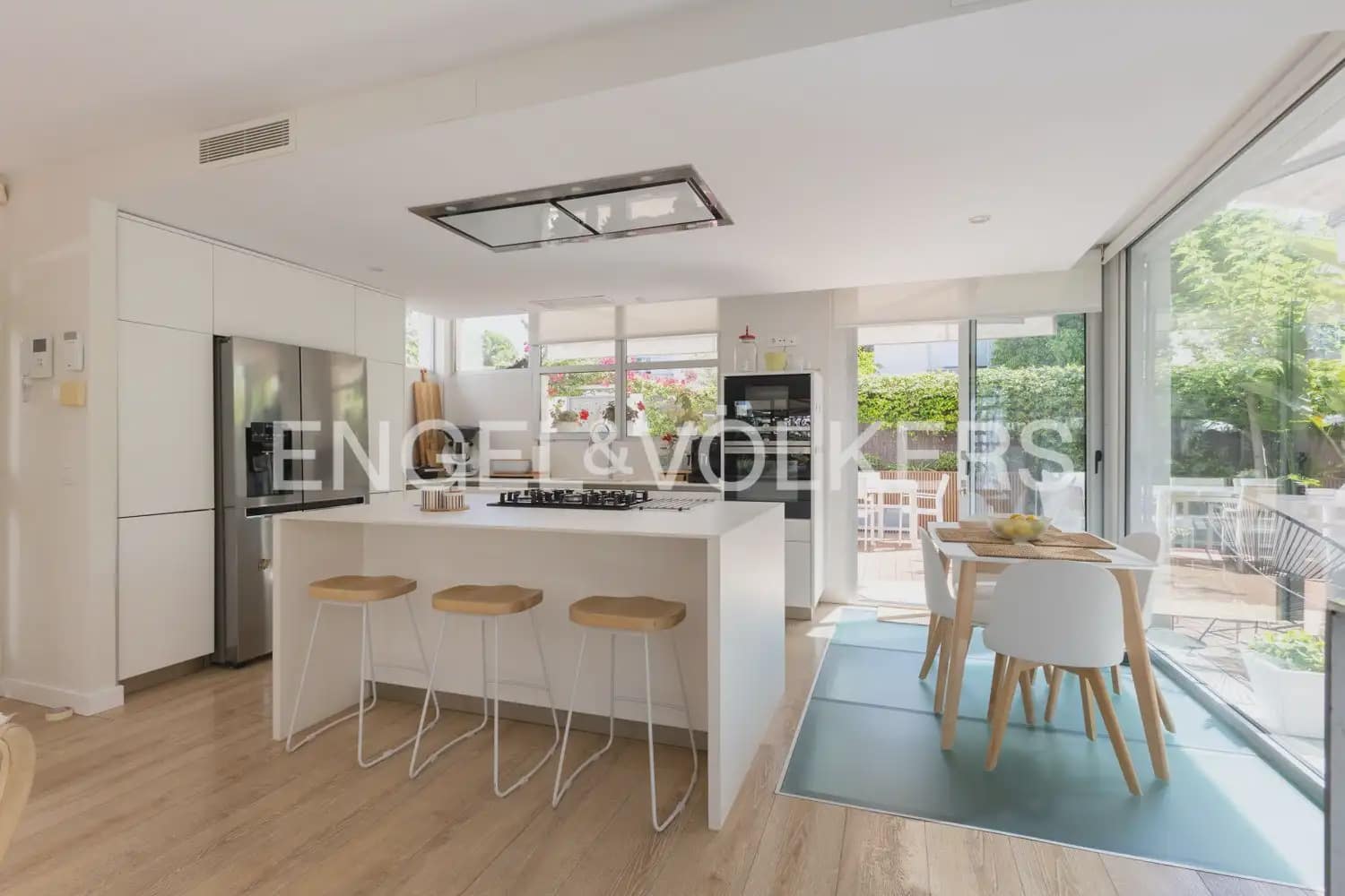 5 bedroom Villa for sale in Godella with pool garage - € 855,000 (Ref: 9927790)