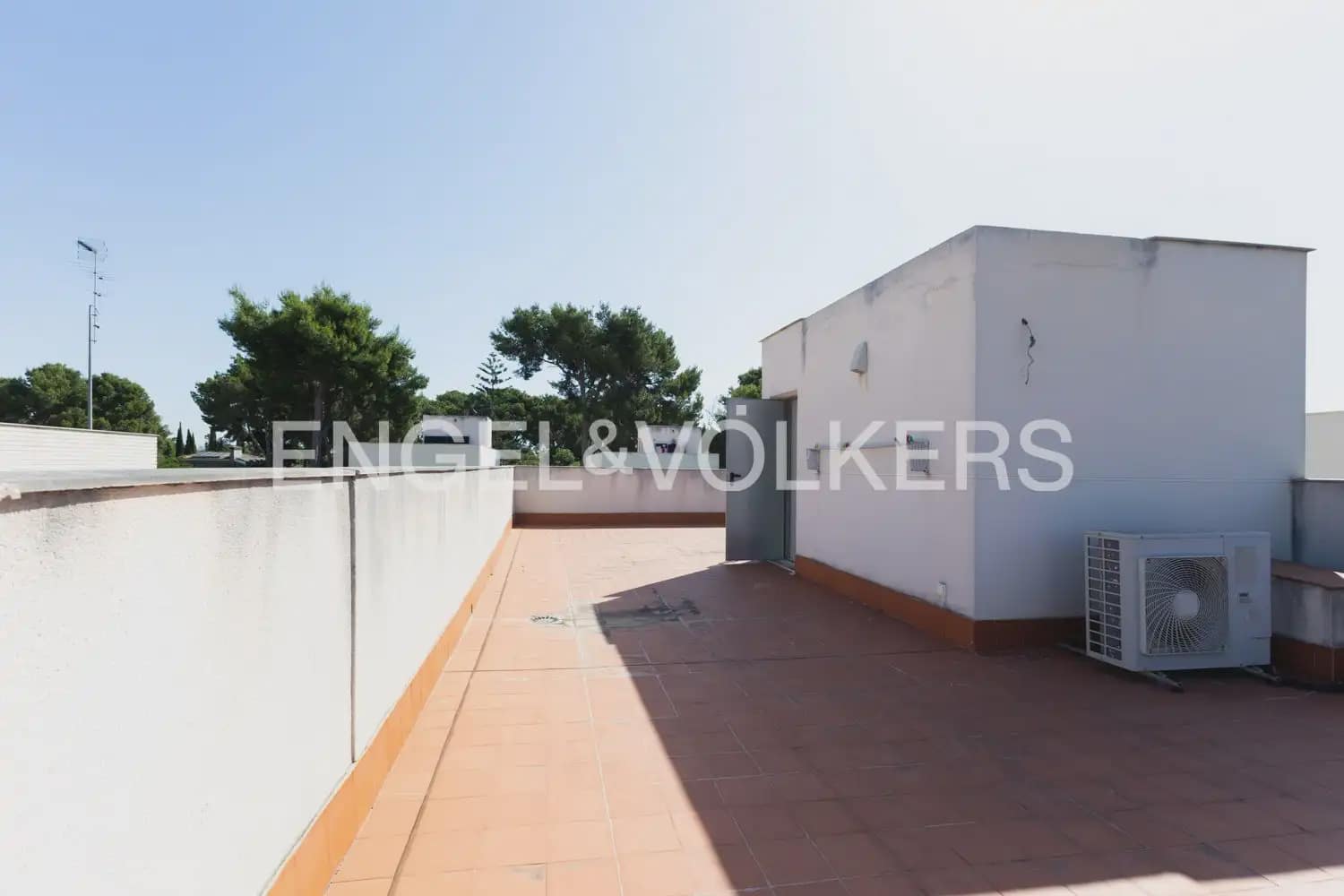 5 bedroom Villa for sale in Godella with pool garage - € 855,000 (Ref: 9927790)