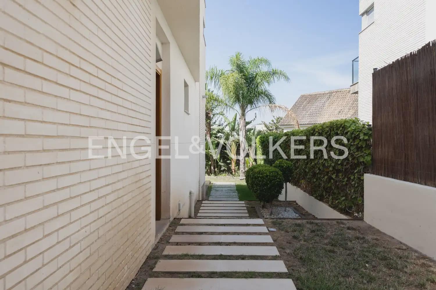 5 bedroom Villa for sale in Godella with pool garage - € 855,000 (Ref: 9927790)