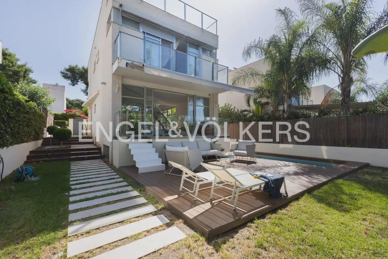 5 bedroom Villa for sale in Godella with pool garage - € 855,000 (Ref: 9927790)