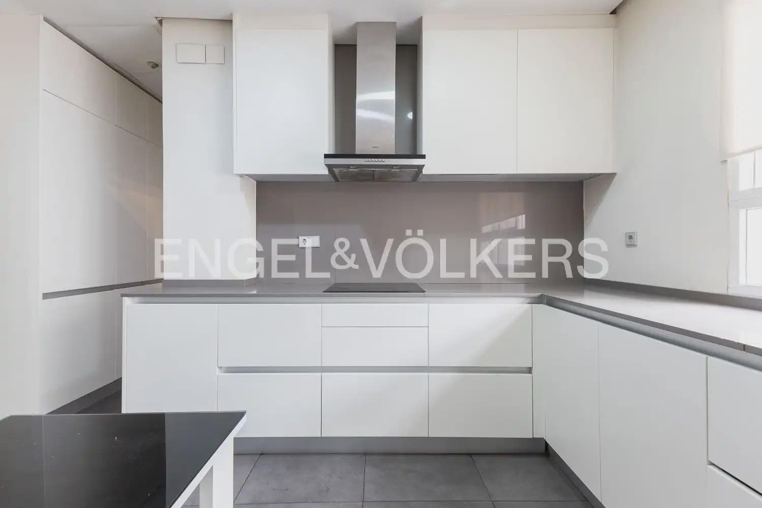 4 soverom Leilighet til leie i Valencia by - € 3 500 (Ref: 9927954)