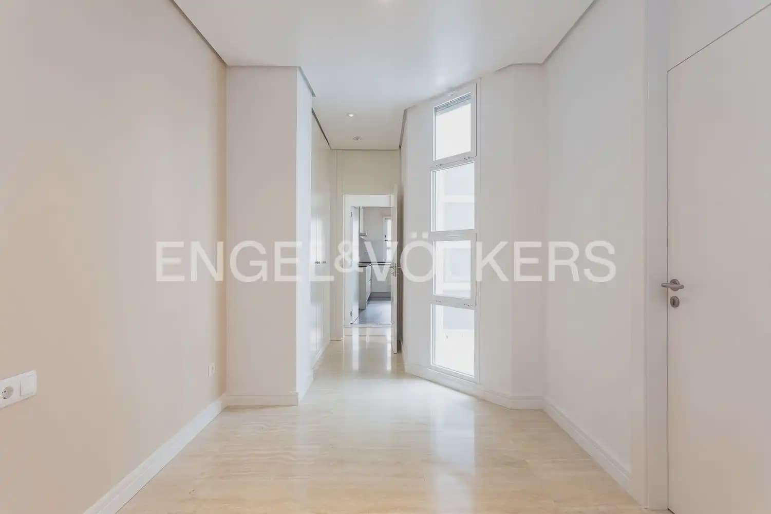 4 soverom Leilighet til leie i Valencia by - € 3 500 (Ref: 9927954)