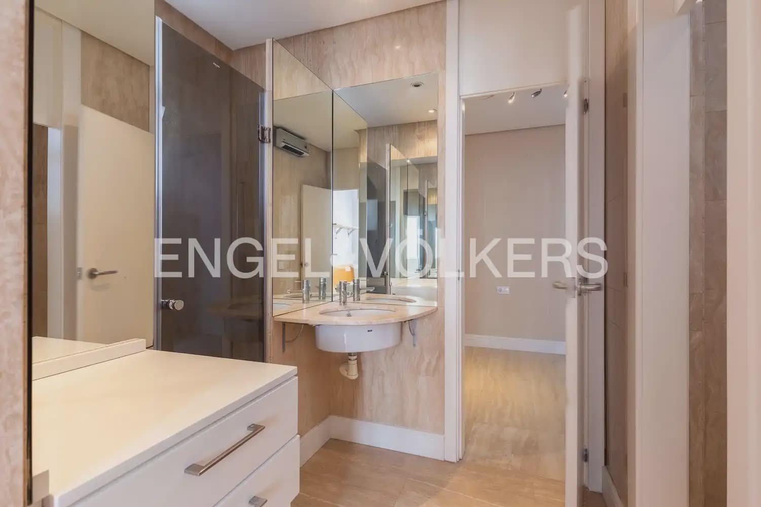 4 soverom Leilighet til leie i Valencia by - € 3 500 (Ref: 9927954)