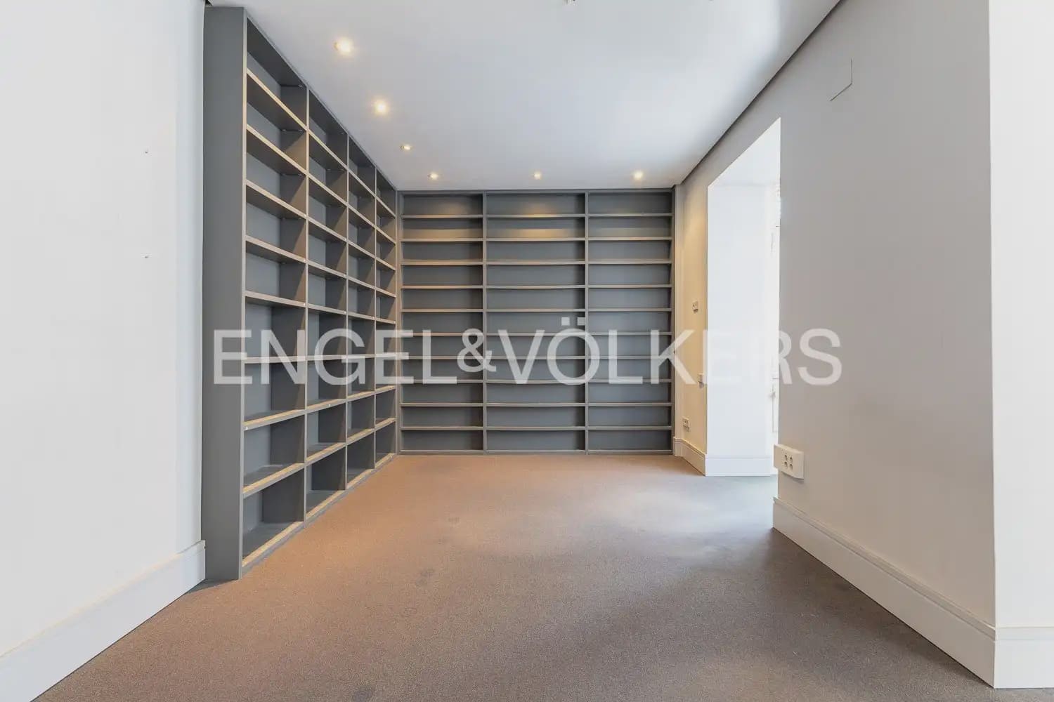 4 soverom Leilighet til leie i Valencia by - € 3 500 (Ref: 9927954)