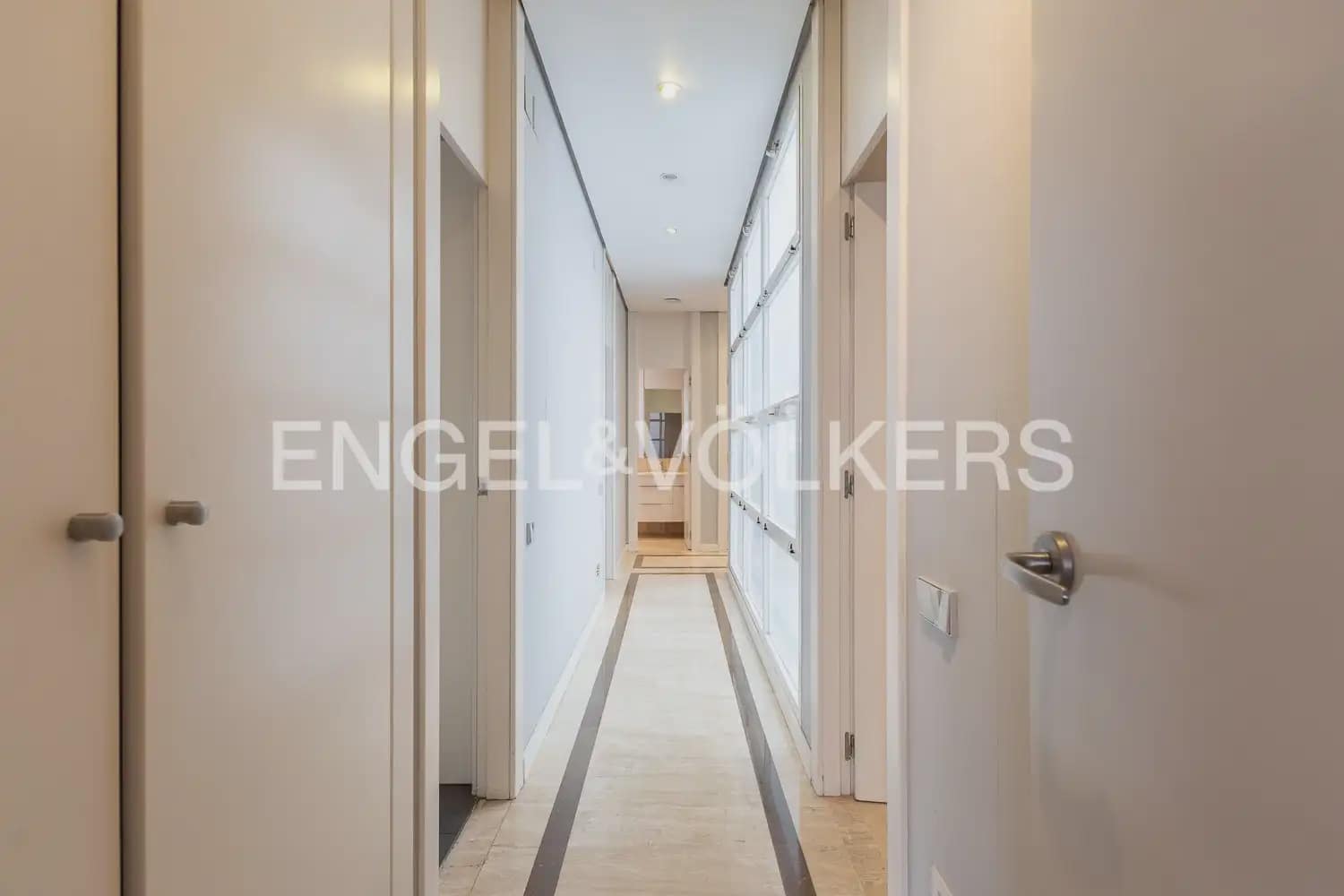4 soverom Leilighet til leie i Valencia by - € 3 500 (Ref: 9927954)