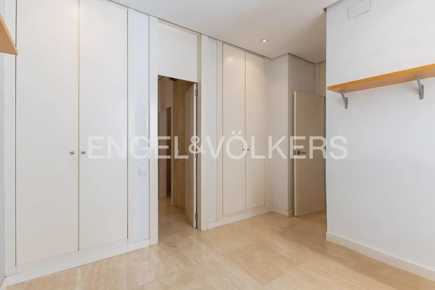 4 soverom Leilighet til leie i Valencia by - € 3 500 (Ref: 9927954)