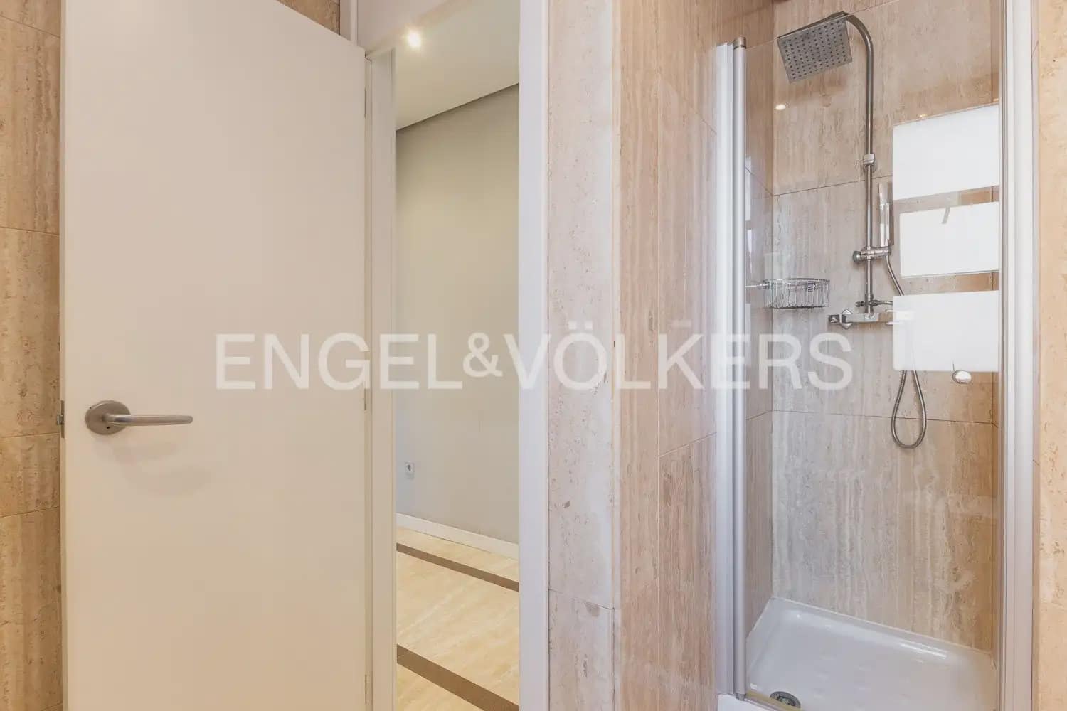 4 soverom Leilighet til leie i Valencia by - € 3 500 (Ref: 9927954)