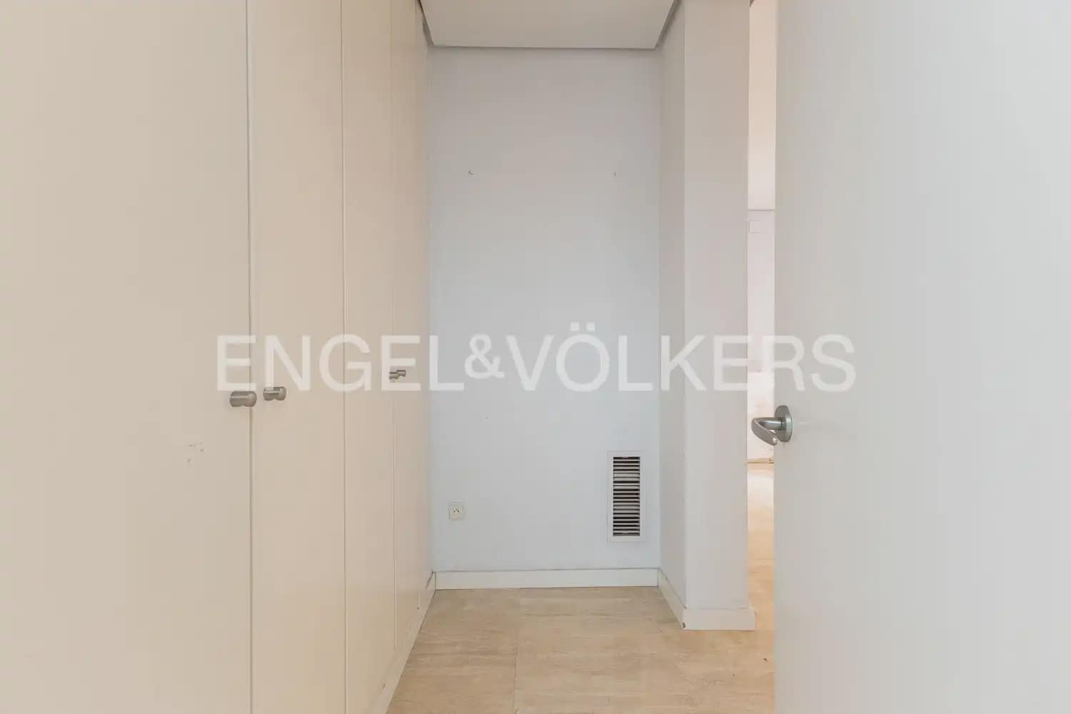 4 soverom Leilighet til leie i Valencia by - € 3 500 (Ref: 9927954)