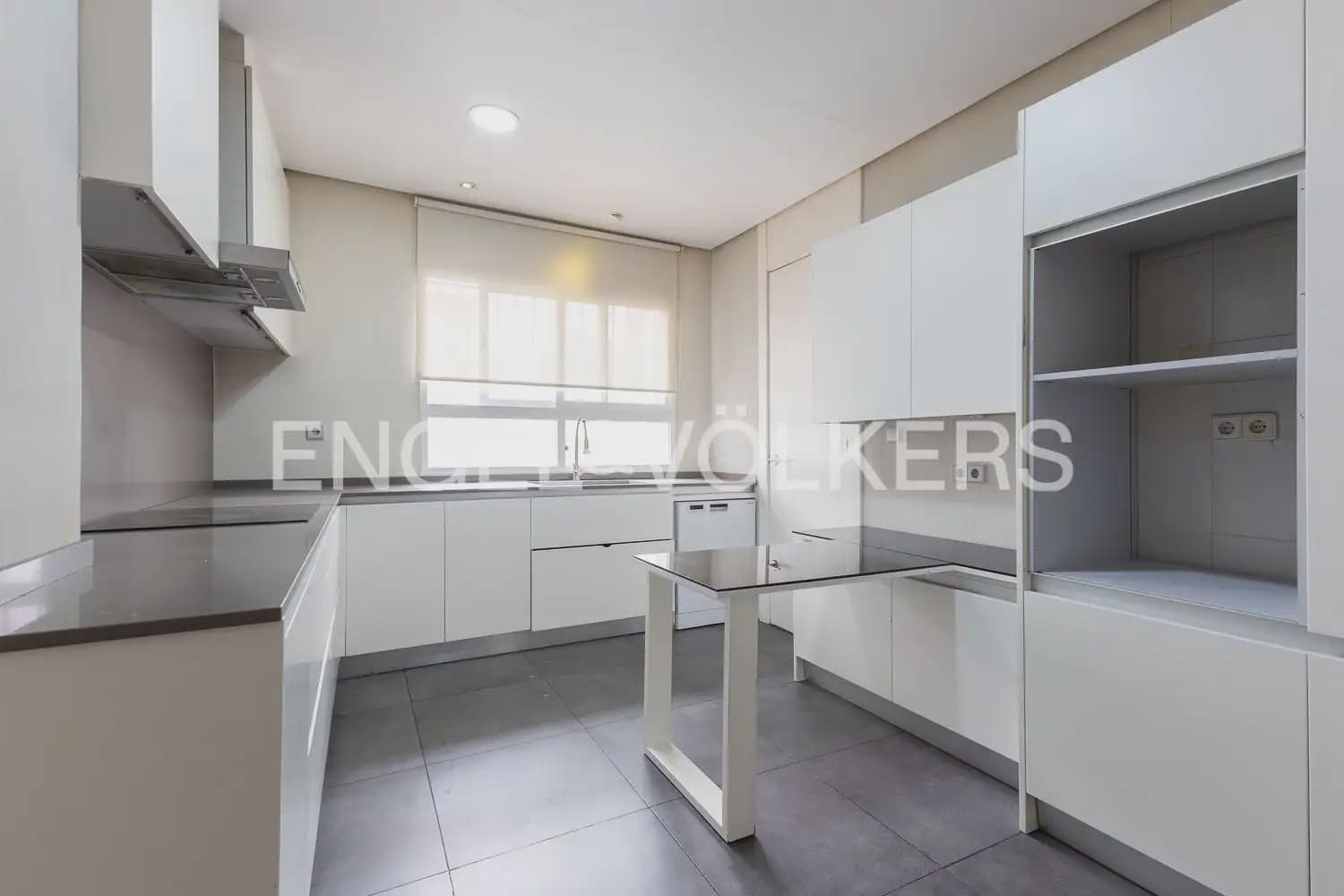 4 soverom Leilighet til leie i Valencia by - € 3 500 (Ref: 9927954)