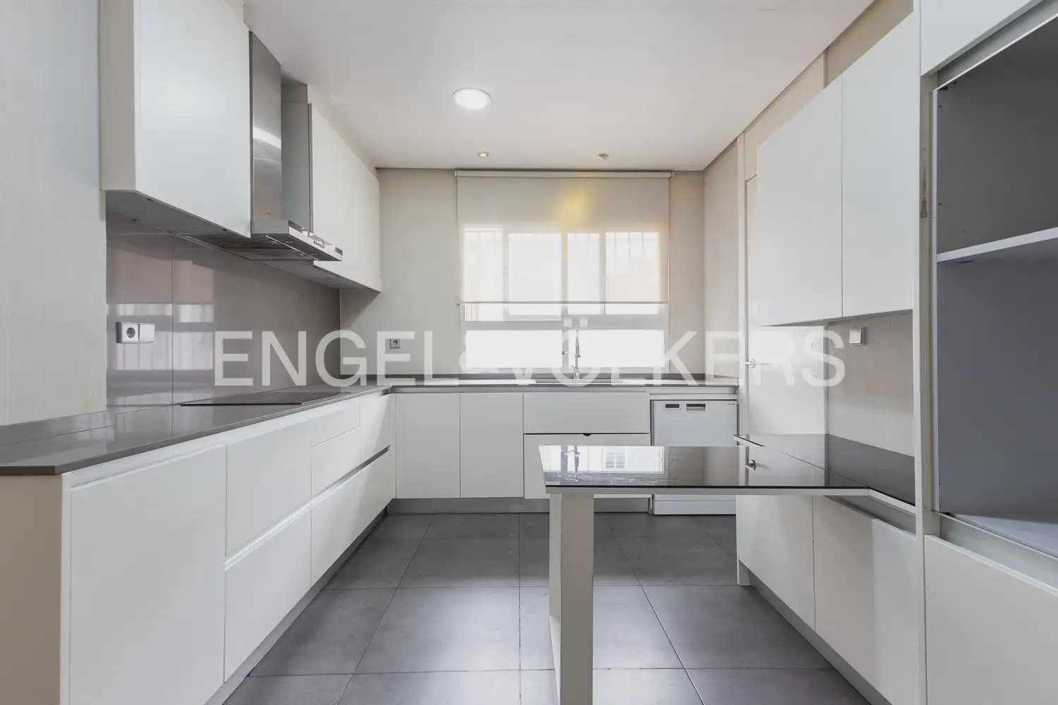 4 soverom Leilighet til leie i Valencia by - € 3 500 (Ref: 9927954)