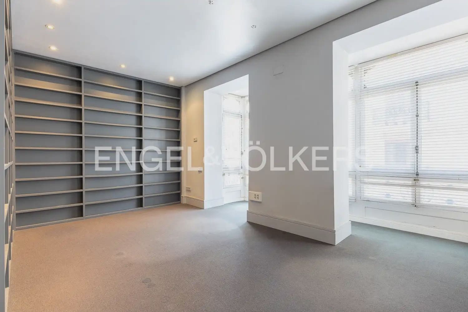 4 soverom Leilighet til leie i Valencia by - € 3 500 (Ref: 9927954)