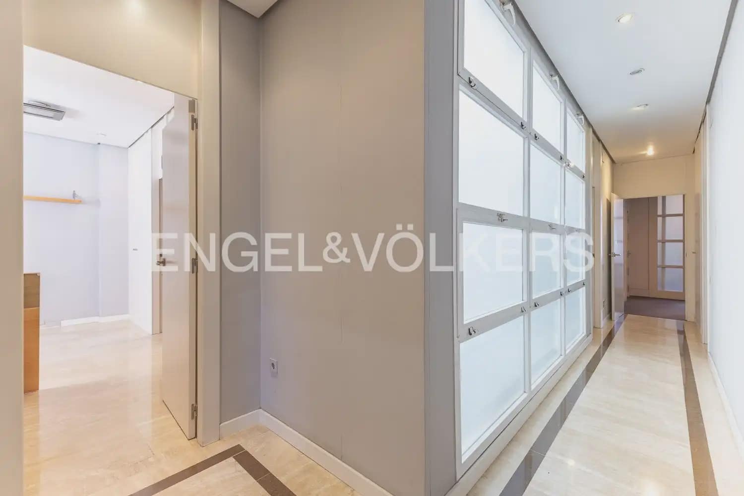 4 soverom Leilighet til leie i Valencia by - € 3 500 (Ref: 9927954)