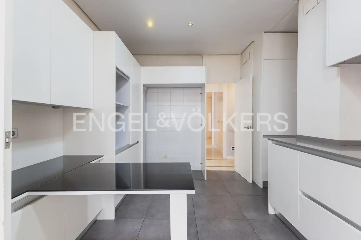 4 soverom Leilighet til leie i Valencia by - € 3 500 (Ref: 9927954)