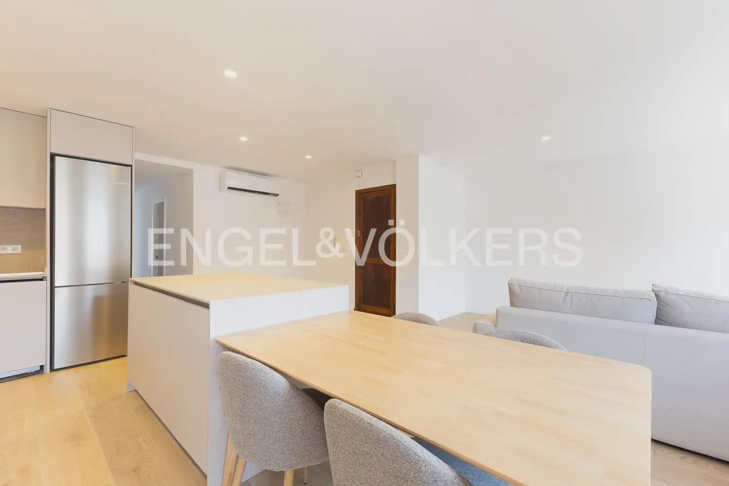 3 bedroom Flat for rent in Valencia city - € 1,800 (Ref: 9927955)