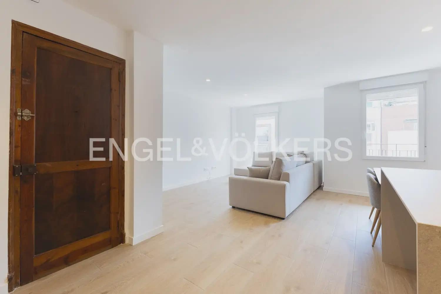 3 bedroom Flat for rent in Valencia city - € 1,800 (Ref: 9927955)