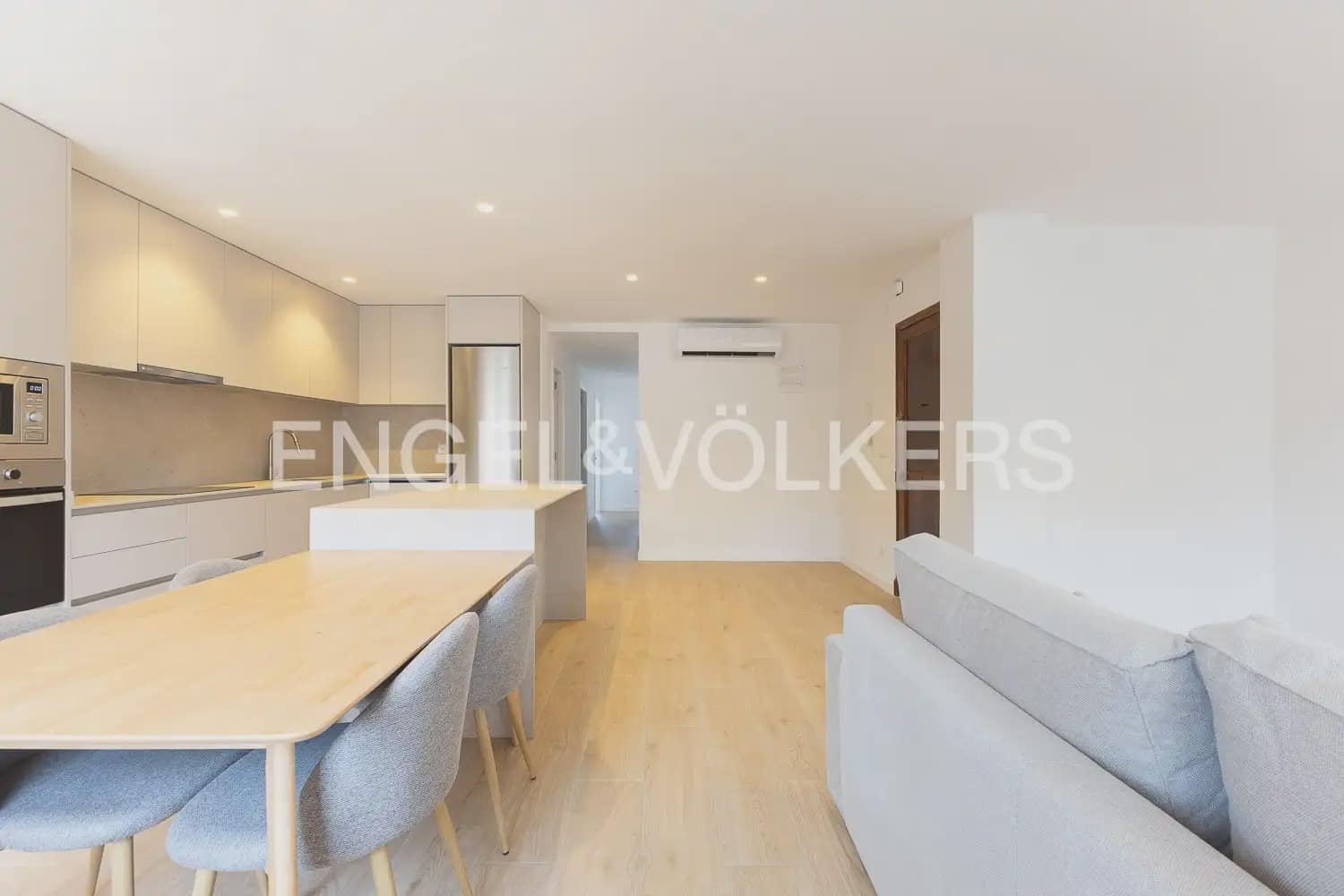 3 bedroom Flat for rent in Valencia city - € 1,800 (Ref: 9927955)