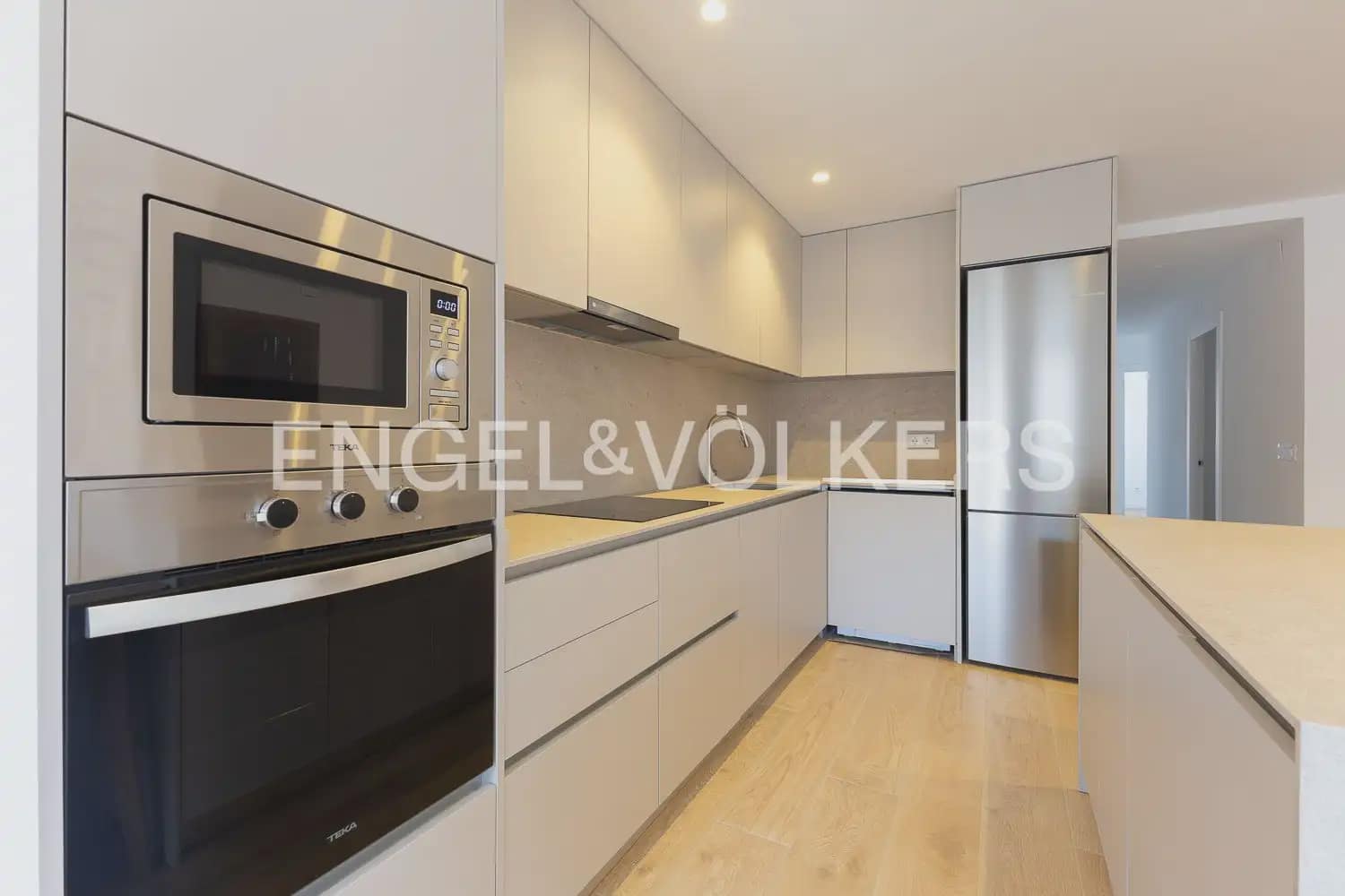 3 bedroom Flat for rent in Valencia city - € 1,800 (Ref: 9927955)