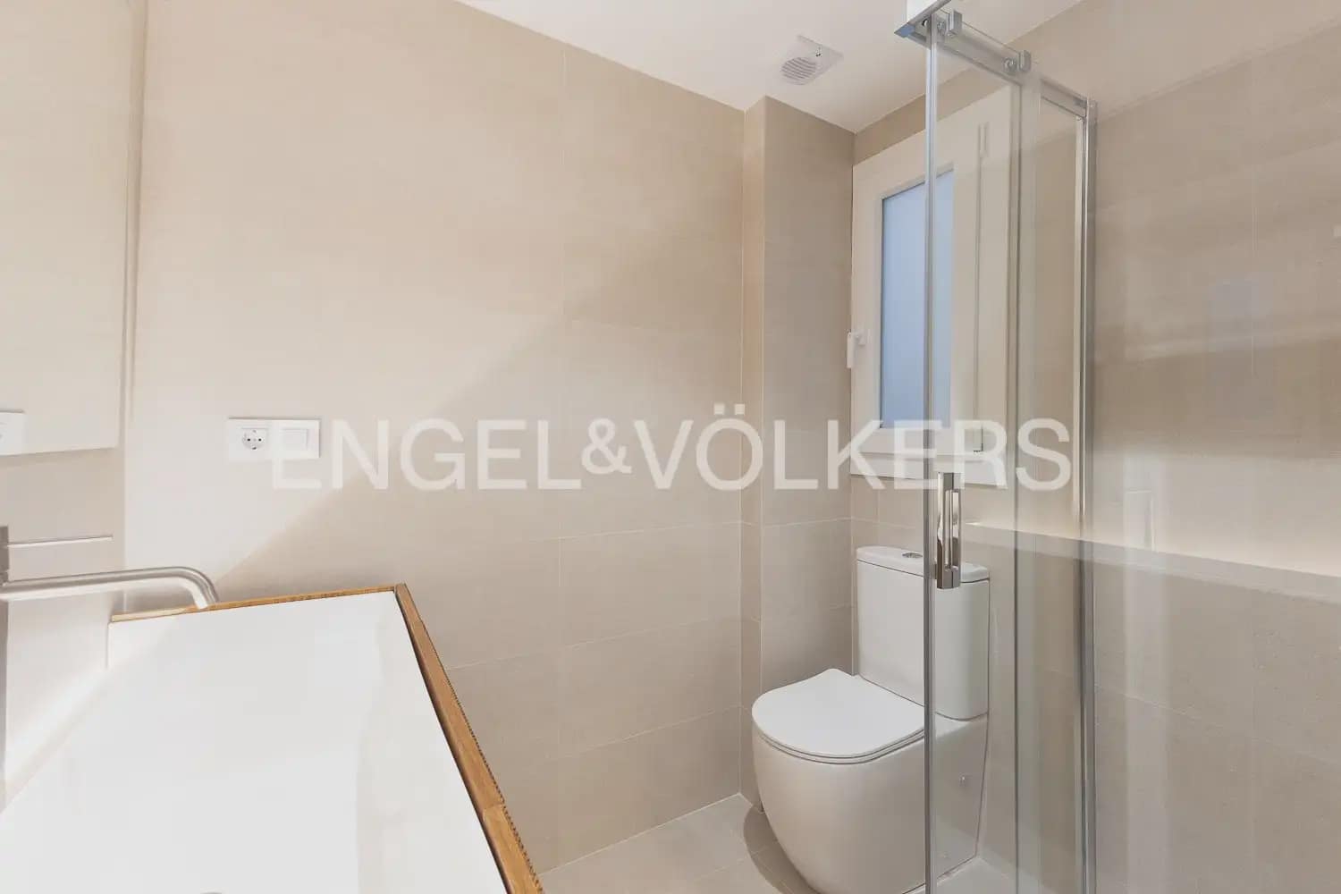 3 bedroom Flat for rent in Valencia city - € 1,800 (Ref: 9927955)