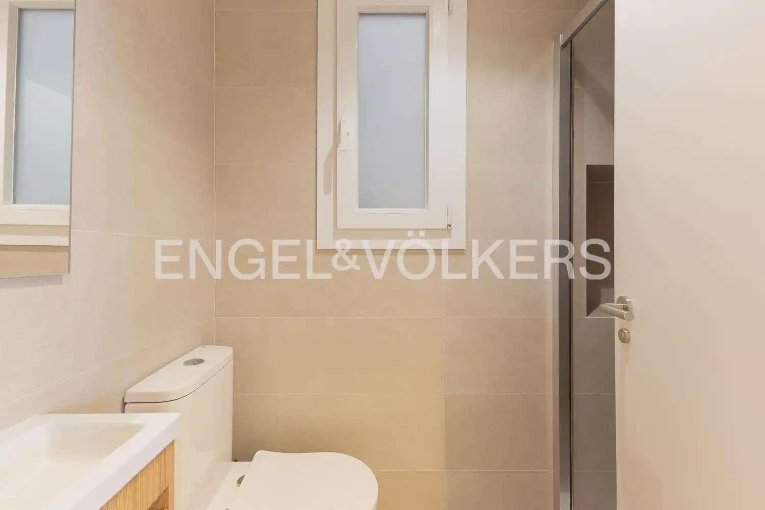 3 bedroom Flat for rent in Valencia city - € 1,800 (Ref: 9927955)