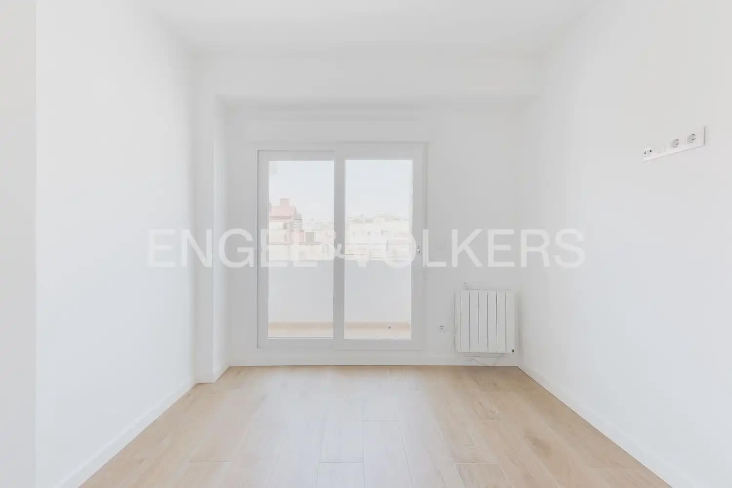 3 bedroom Flat for rent in Valencia city - € 1,800 (Ref: 9927955)
