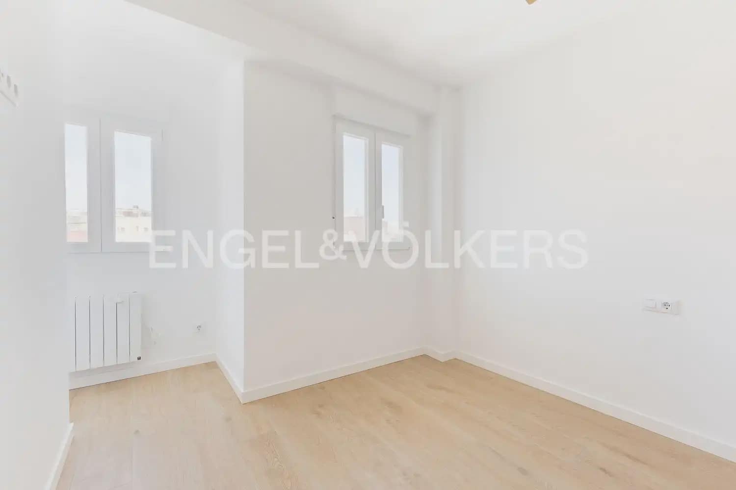 3 bedroom Flat for rent in Valencia city - € 1,800 (Ref: 9927955)