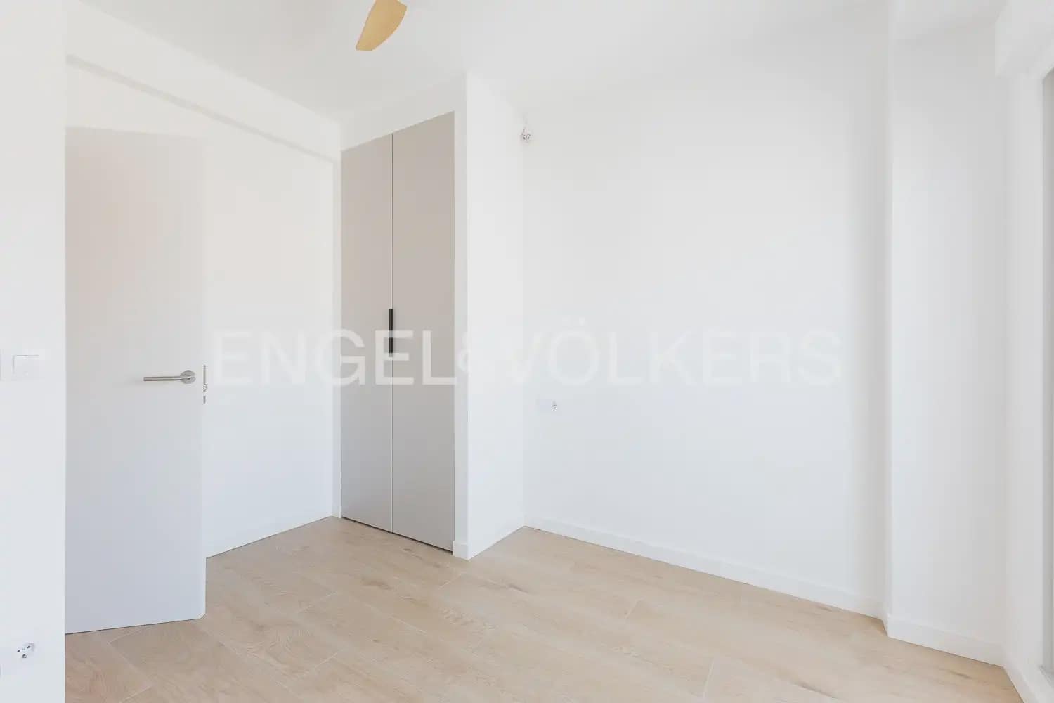 3 bedroom Flat for rent in Valencia city - € 1,800 (Ref: 9927955)